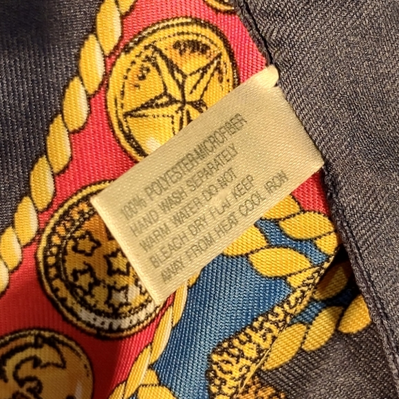 Symphony Scarfs Made In Italy 100% Polyester Microfiber Scarf 34" X 34" - Picture 7 of 7